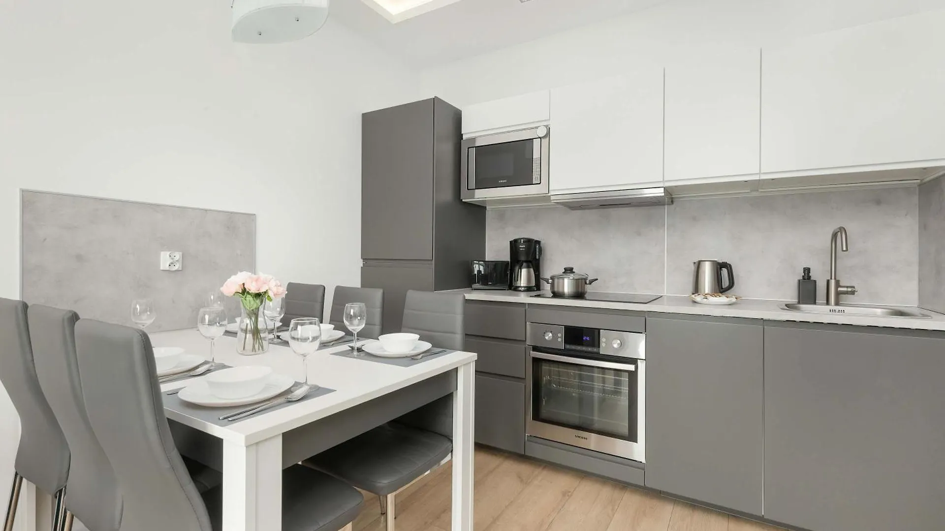 Sucha 33 Modern Apartment With Parking By Noclegi Renters Гданьск